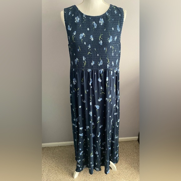 Market & Spruce Dresses & Skirts - Market & Spruce Navy Sleeveless Maxi Dress with Light Blue Floral Print NWT XL